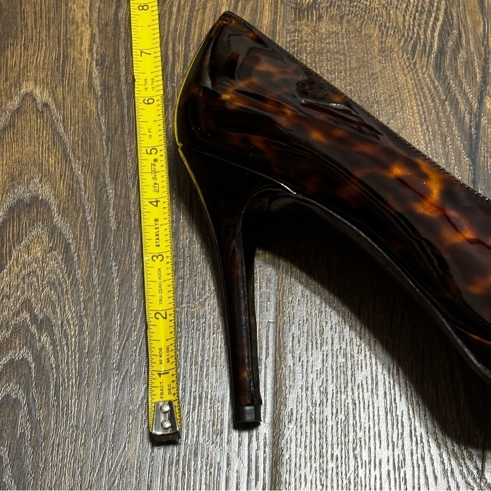 Stuart Weitzman tortoise shell patten leather heels size 9.5 - Picture 10 of 10